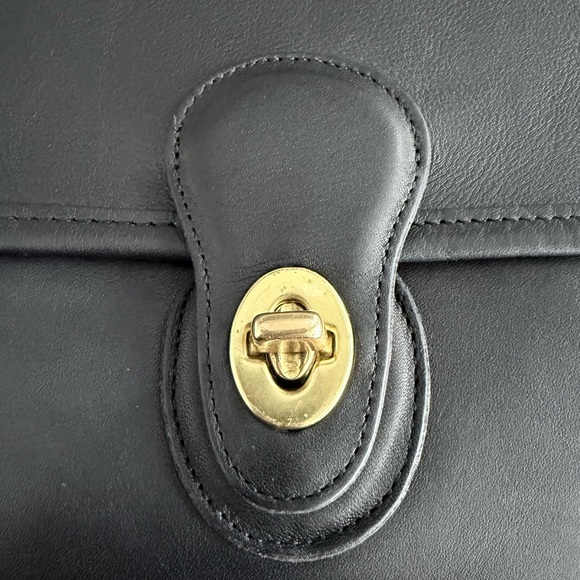 Vintage Coach Willis 9927 in Black with Brass Hardware - Picture 2 of 15
